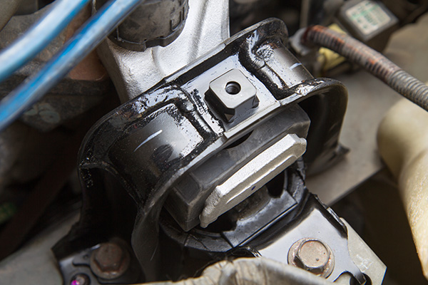 Can Faulty Transmission and Engine Mounts Cause Vibrations? | Kaufman's Auto Repair